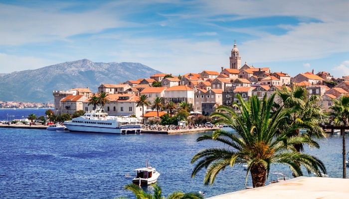 Cruise-ship-in-Korcula-Town