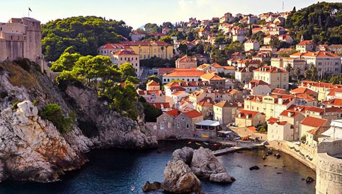 Dubrovnik-Old-Town-Aerial-View-1-780x550-e1673609039528