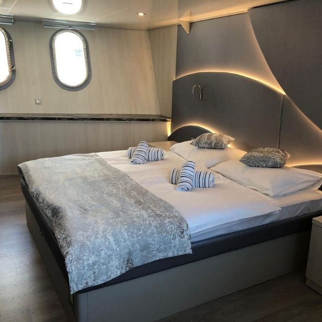 MS-Zeus-Cabin
