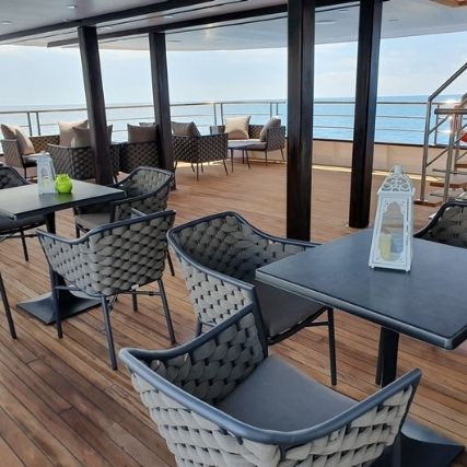 MV-Antaris-outdoor-seating