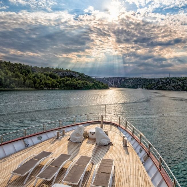 MV-New-Star-Sun-Deck