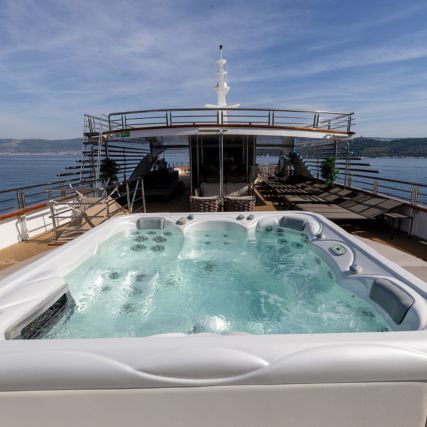 ms-desire-jacuzzi
