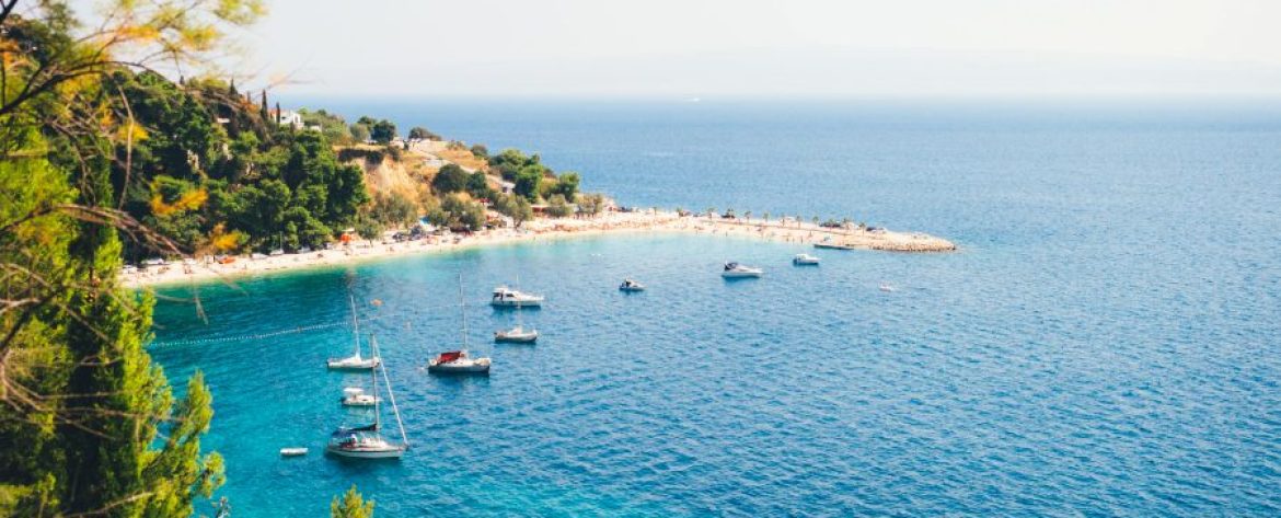 Kasjuni-Beach-Split-Page-Image