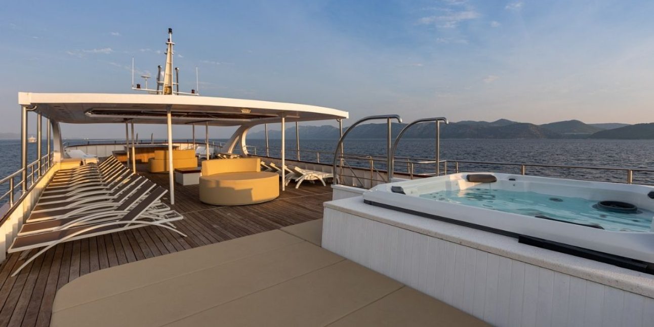 MS Adris Deck
