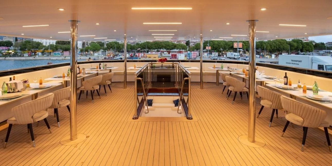 Phoenix-Outdoor-dinning