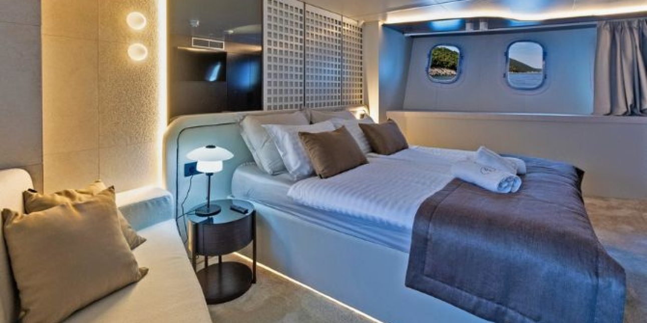 Aretis-Main-Deck-Cabin