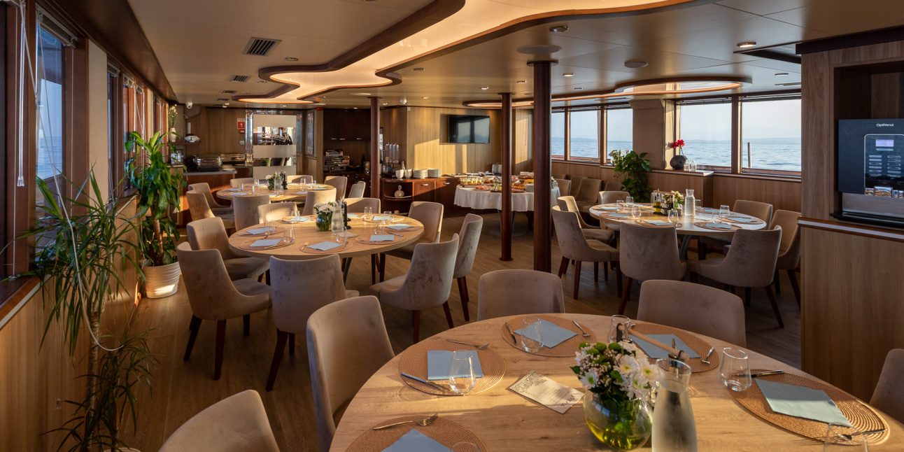 MV Memories Ship Dining